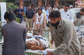 U samoubilačkom napadu na policijski punkt u Pakistanu poginulo najmanje 11 ljudi