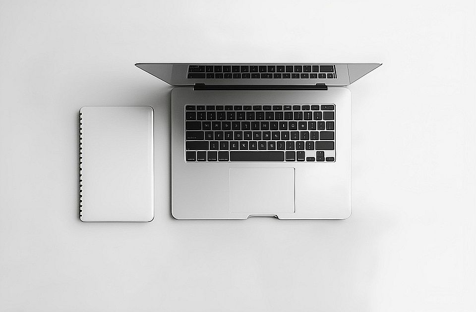 Gejts traži hitnu regulaciju veštačke inteligencije