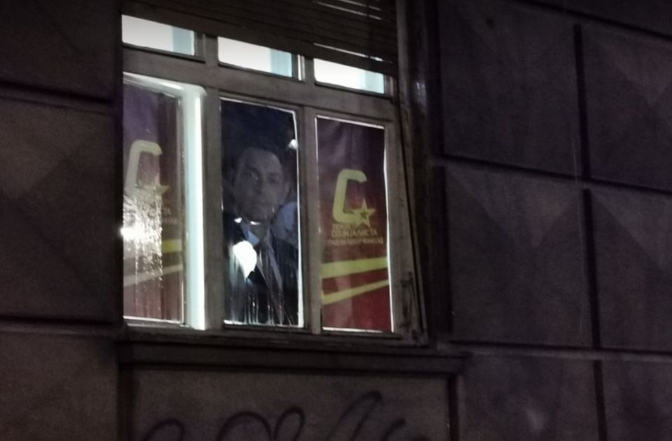 Uhapšen zbog razbijanja prozora na prostorijama Pokreta socijalista, policija našla drogu u stanu