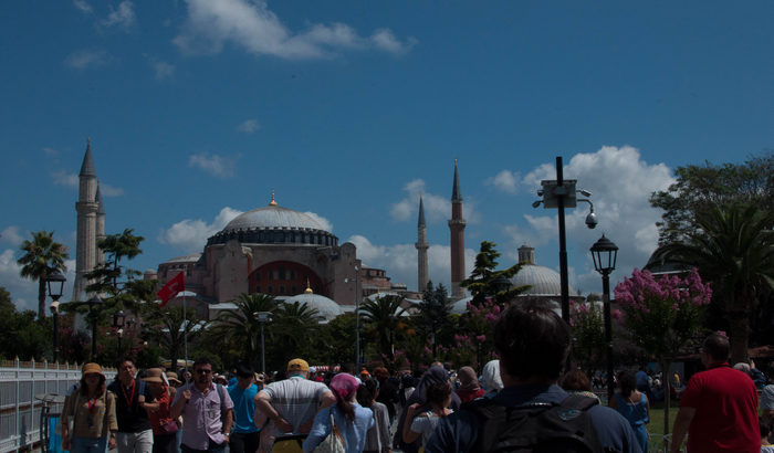 Više od polovine zaraženih u Turskoj zabeleženo u Istanbulu, gradonačelnik zagovara potpuno zatvaranje grada
