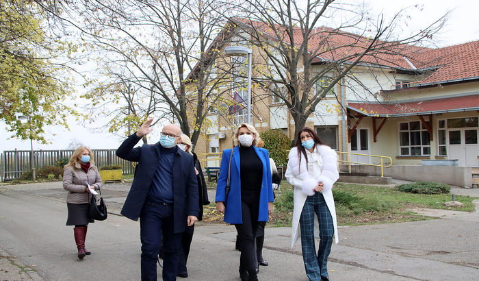U Novom Sadu juče više od 300 novozaraženih, virus ušao i u Dom u Veterniku