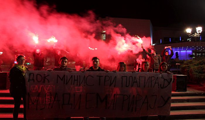 VIDEO, FOTO: Sa protesta u Novom Sadu poručeno da Siniša Mali i cela vlada moraju da odu