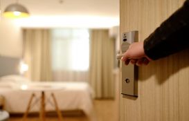 Radnik hotela dobio otkaz zbog flerta s osobom u izolaciji