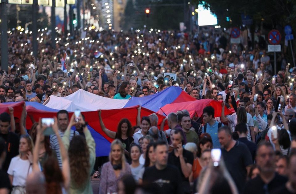 Srbija i politika: Mogu li protesti da prežive leto - ko će biti izdržljiviji vlast ili opozicija?