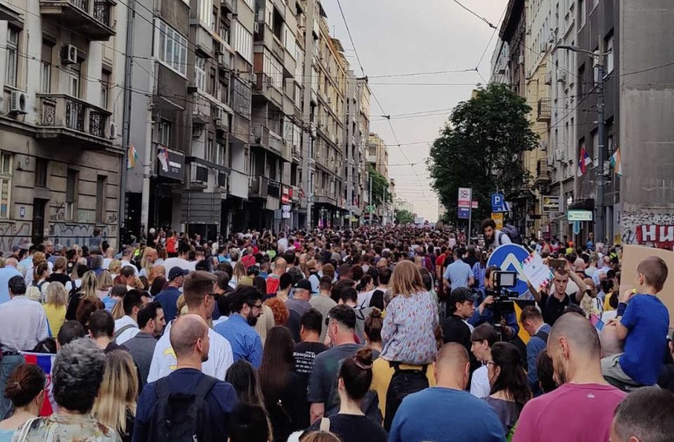 Procene koliko je sinoć bilo ljudi na protestu "Srbija protiv nasilja"