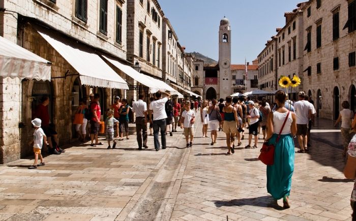 Uprkos zatvorenim granicama, u Hrvatskoj 5.000 turista iz Srbije