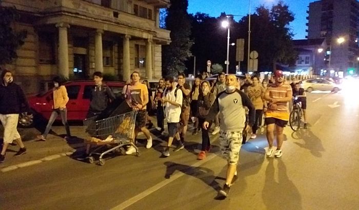 Novi Sad: Šeste večeri protesta samo pedesetak demonstranata