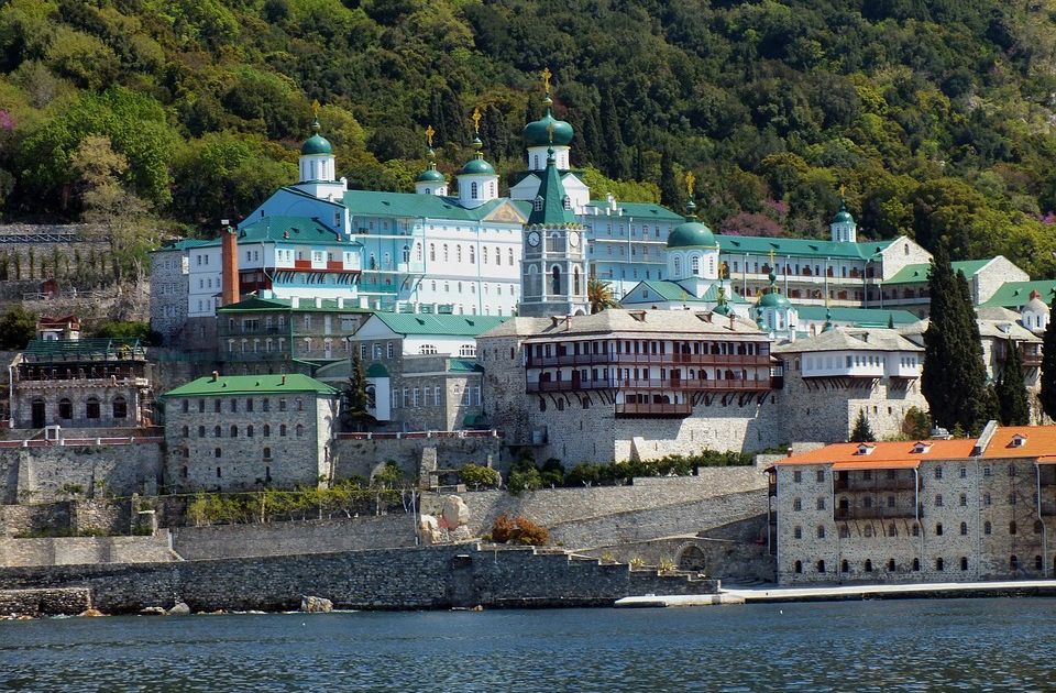 Odmetnuti monasi najavili "odbranu do smrti": Grčka policija sprema akciju na Svetoj Gori