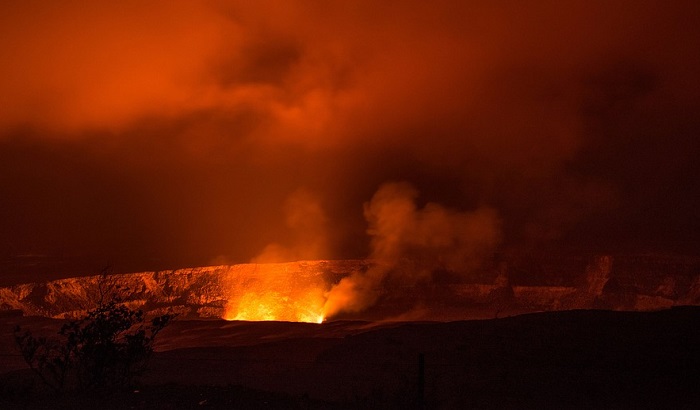 Privedeni jer su hteli izbliza da fotografišu erupciju vulkana