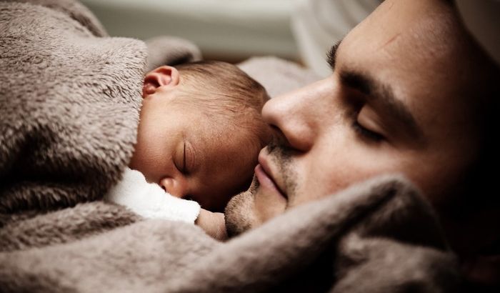 Anketa pokazala da su ženama neobično privlačni samohrani očevi