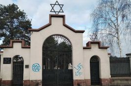 Antisemitski grafiti na Jevrejskom groblju u Beogradu