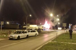 FOTO, VIDEO: Automobil se zakucao u kamion na Novom naselju i eksplodirao, poginula jedna osoba