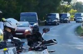 VIDEO: Policija blokirala ulaz u Bački Petrovac, stigli i pripadnici interventne jedinice