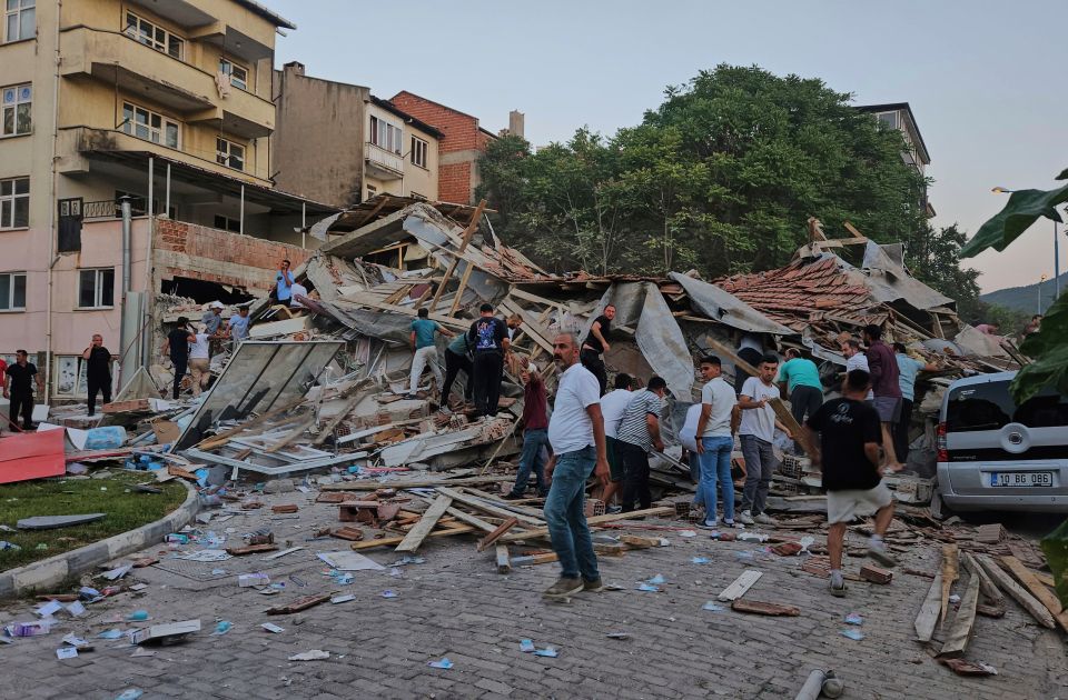Jak zemljotres u Turskoj, osetio se i u Istanbulu Jak zemljotres u Turskoj, osetio se i u Istanbulu