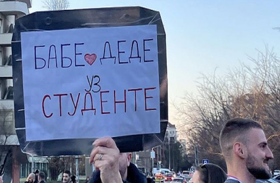 VIDEO Protest u Nišu, građani i studenti poručili: "Hoćemo izbore" VIDEO Protest u Nišu, građani i studenti poručili: "Hoćemo izbore"