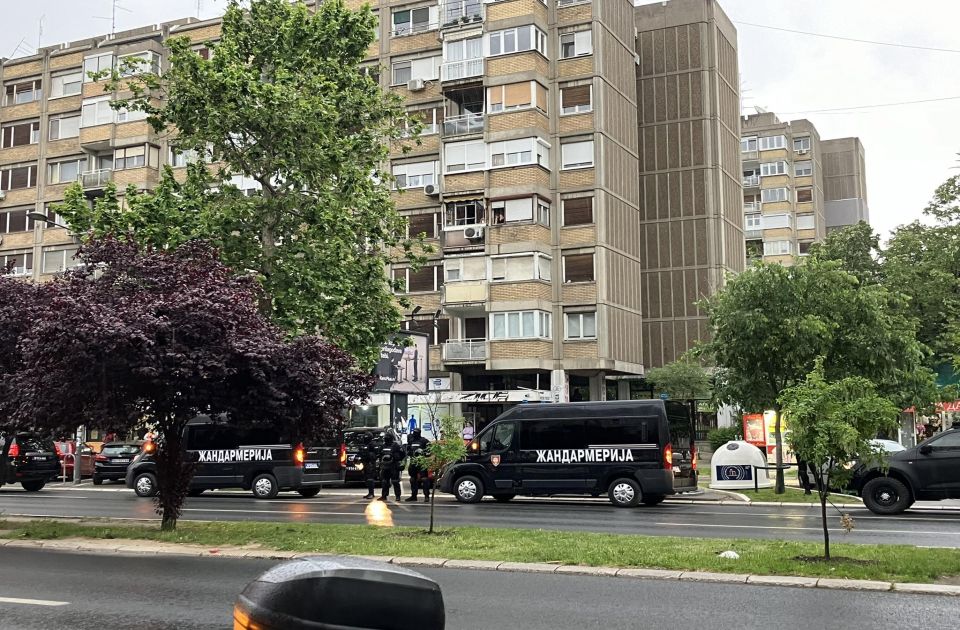 Žandarmerija stigla u Bački Petrovac uoči protesta i ponovljene izložbe fotografija