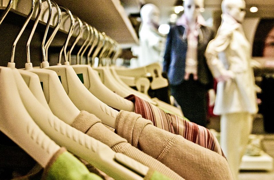EU zabranila uništavanje neprodate odeće i obuće: Usledile kritike