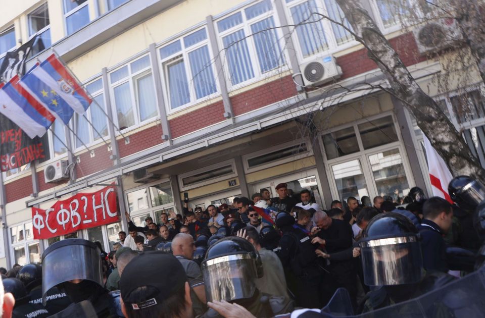 Studenti: Vozila je biciklom do Strazbura, vratila se bez povreda - pretukla je "naša" policija