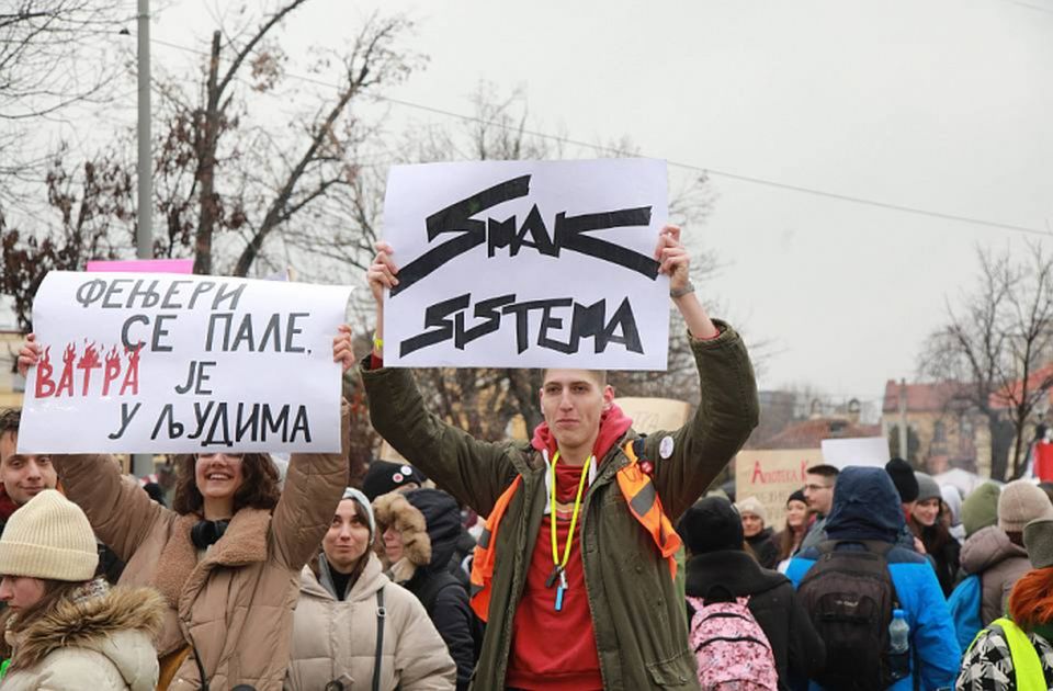 Kragujevački studenti blokiraju raskrsnicu kod Studentskog doma: Podrška kolegama u Novom Sadu