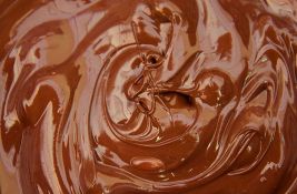 Radnici upali u rezervoar sa čokoladom od koje se prave tviks i snikers