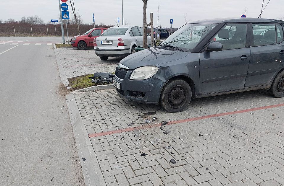 Privedena devojka zbog oštećenja vozila na Jugovićevu, nije imala vozačku dozvolu