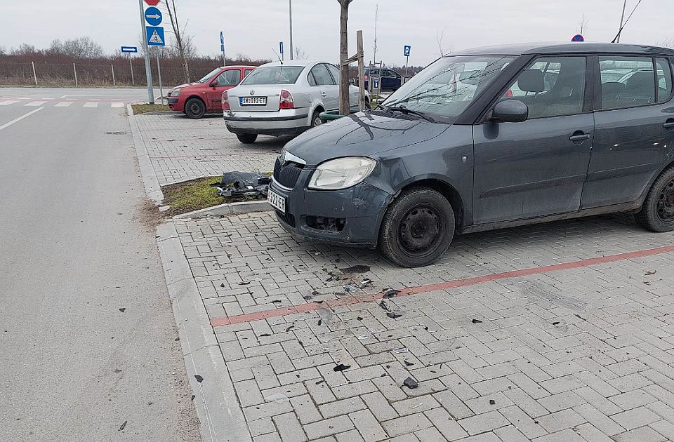 Novosađanka koja je oštetila tri parkirana automobila zadržana zbog mogućeg ponavljanja prekršaja