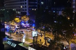 Pokušaj pljačke na Bulevaru: Razbojnik završio na reanimaciji, povređen i policajac u civilu