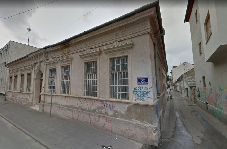 FOTO: Grad sređuje fasadu kuće u Ulici Arse Teodorovića 
