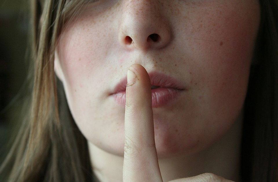 Predizborna tišina počinje sutra u ponoć: Zabranjena promocija kandidata, procena rezultata i slično Predizborna tišina počinje sutra u ponoć: Zabranjena promocija kandidata, procena rezultata i slično
