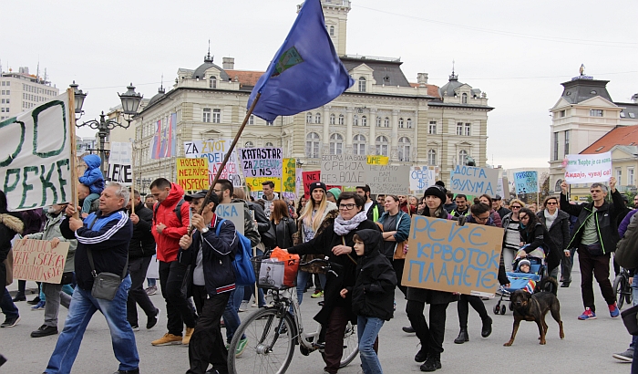 FOTO: Protest "Za život, šume, vode i grad" održan u Novom Sadu
