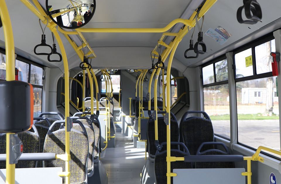 Više autobusa ka grobljima u subotu zbog Zadušnica