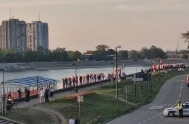 UŽIVO Uoči šetnje pristalica SNS u Petrovaradinu: Žandarmerija blokirala gradić, most i tvrđavu