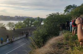 UŽIVO Uoči režimskog skupa u Petrovaradinu: Policija blokirala gradić i Dugu, Zborovi krenuli kroz tunel
