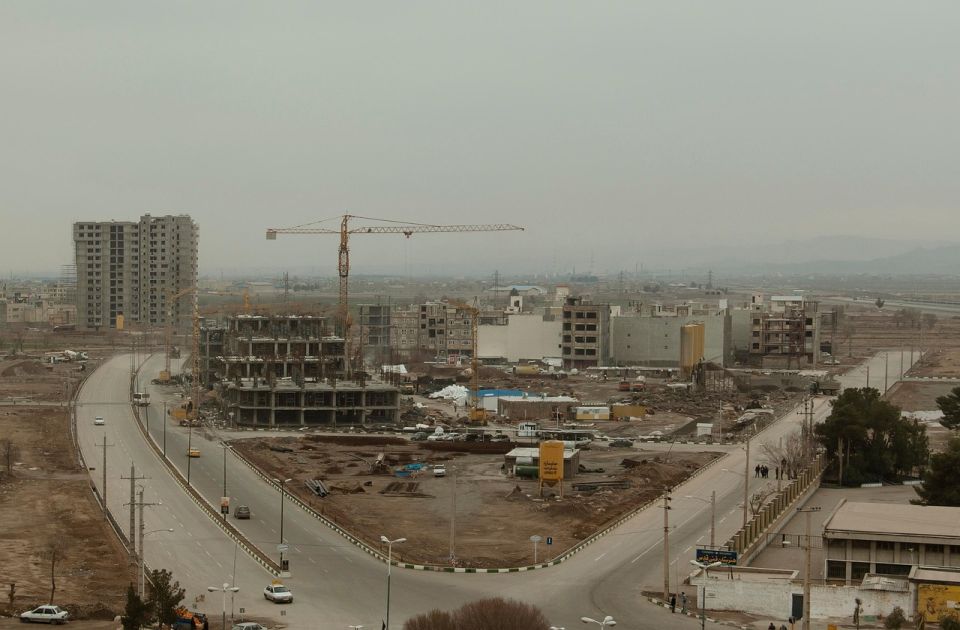 Groblje protivnika Islamske revolucije 1979. u Teheranu postaje - parking Groblje protivnika Islamske revolucije 1979. u Teheranu postaje - parking