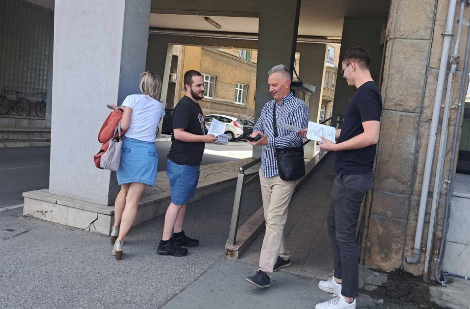 Opozicija delila letke zaposlenima u gradskim preduzećima: 