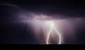 Noćas ispaljeno 829 raketa sa osam radarskih centara, zabeleženo 15.000 udara groma