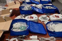 Carinici uhvatili krijumčara na aerodromu: Prtljag pun aparata za elektrostimulaciju organizma