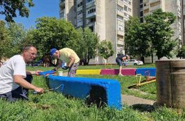 Nisu hteli nadležni, pa rešili građani: Zrenjaninci sredili igralište u svom naselju