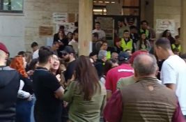 VIDEO: Protest ispred Medicinskog fakulteta u Nišu jer je dekan najavio postupke protiv studenata 
