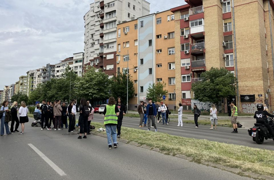 UŽIVO: Počela blokada dela Bulevara cara Lazara kod Muzičke škole, trajaće do 14.15h