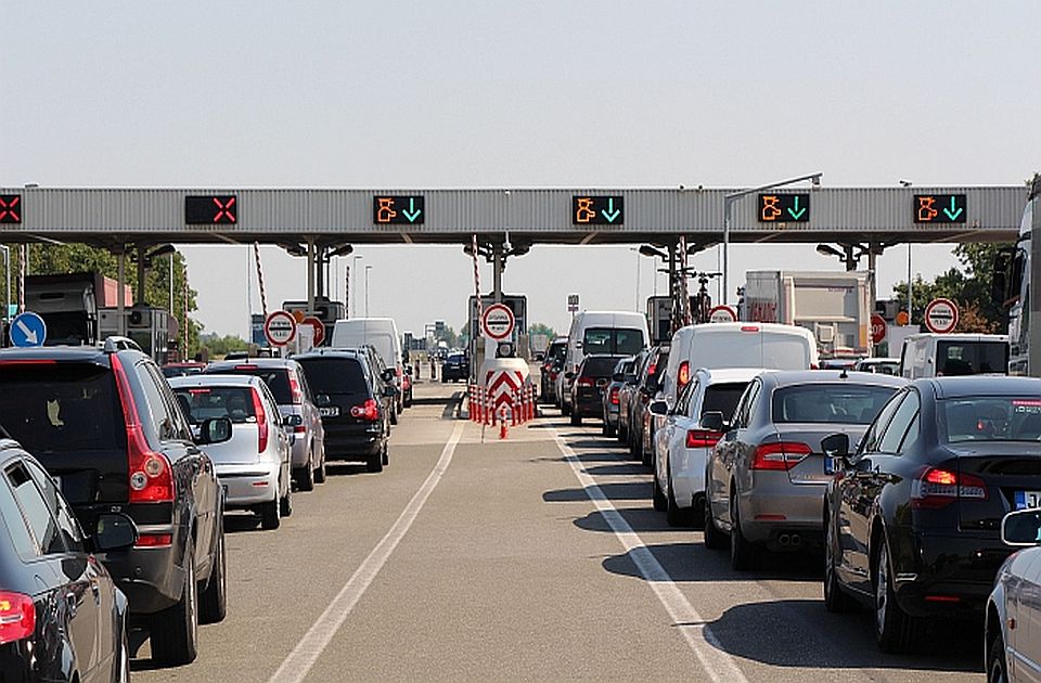Sutra očekivane gužve u saobraćaju - savetuju se oprez i strpljenje