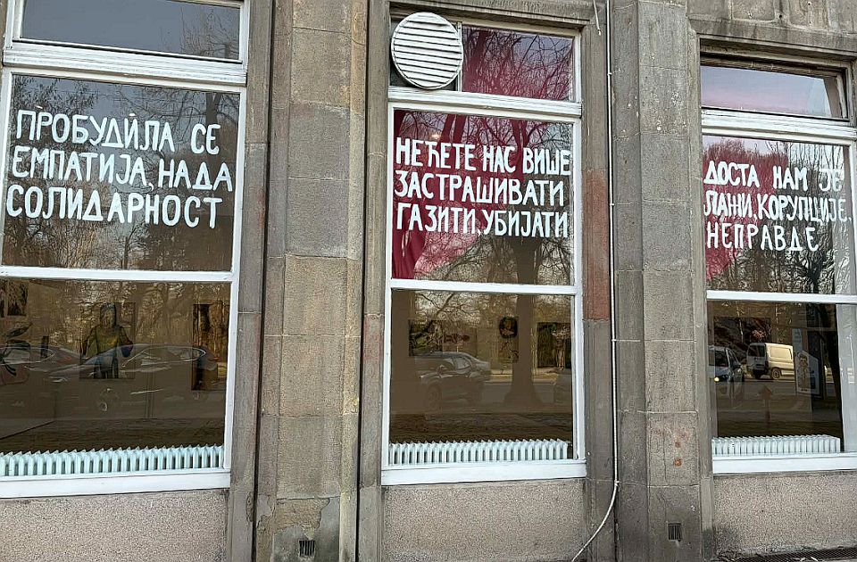 Protest studenata Akademije umetnosti u sredu ispred Galerije: "Srećan vam predstojeći Dan Akademije"