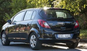 Preko Fejsbuka poklonila automobil samohranoj majci