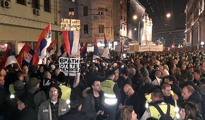 Protest "1 od 5 miliona" u Beogradu, građani potpisuju "Sporazum sa narodom"