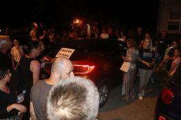 Tužioci o incidentu na protestu u Petrovaradinu: Koleginica bila linčovana, bez zaštite policije