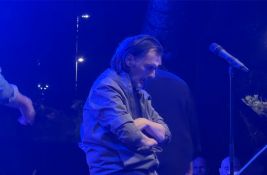 VIDEO: Goran Bare prekinuo koncert zbog zdravstvenog stanja