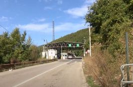 Kosovska policija na Brnjaku oduzela i pocepala zastavu srpskom pevačkom udruženju