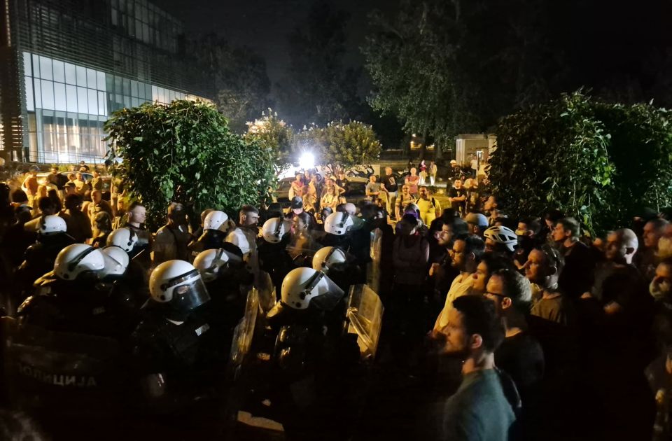Grupa lekara o profilu nasilnih policajaca: Nijedna komanda, ni uniforma, ne oslobađa čoveka ličnog izbora Grupa lekara o profilu nasilnih policajaca: Nijedna komanda, ni uniforma, ne oslobađa čoveka ličnog izbora