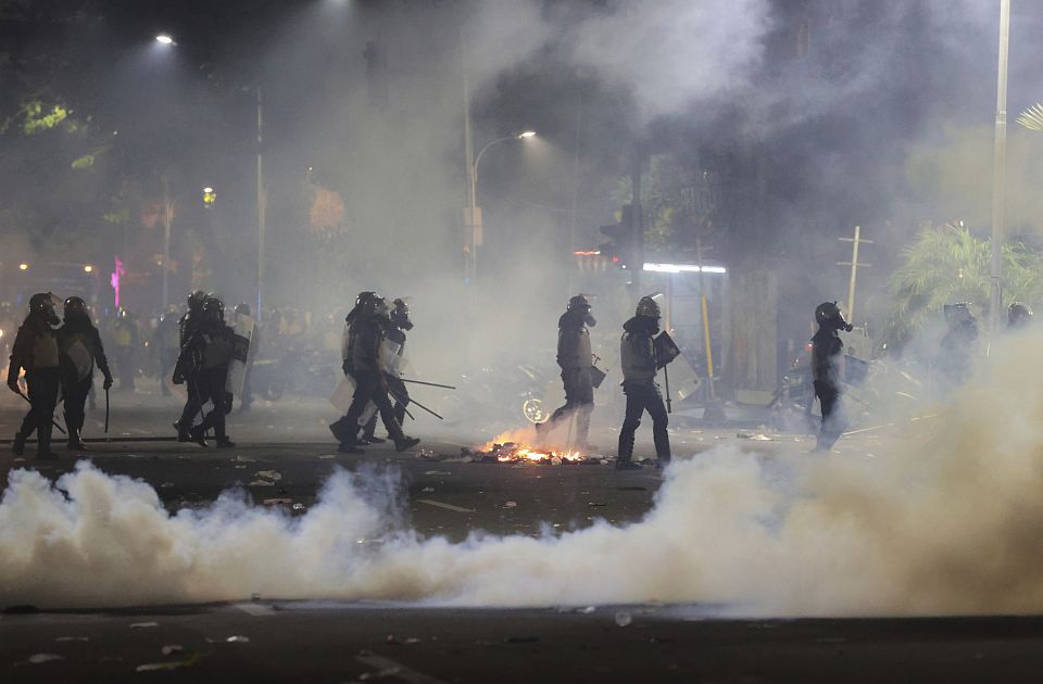 U Indoneziji 20 ljudi nestalo nakon nasilnih protesta U Indoneziji 20 ljudi nestalo nakon nasilnih protesta