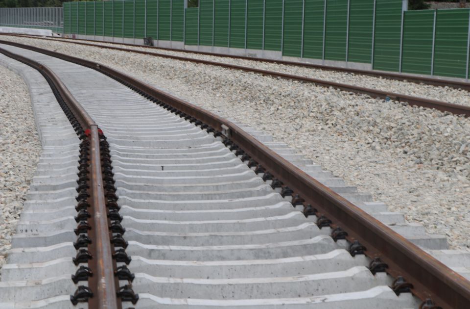 Ponovo produžen ugovor firmama koje nadziru radove na pruzi Novi Sad-Subotica Ponovo produžen ugovor firmama koje nadziru radove na pruzi Novi Sad-Subotica